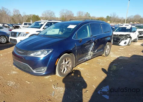 2017 Chrysler Pacifica Touring-L Plus z USA, uszkodzony, nr VIN 2C4RC1EG3HR594630